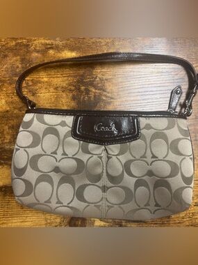 Coach Ashley Large Signature C Wristlet/Clutch Like New!!!
